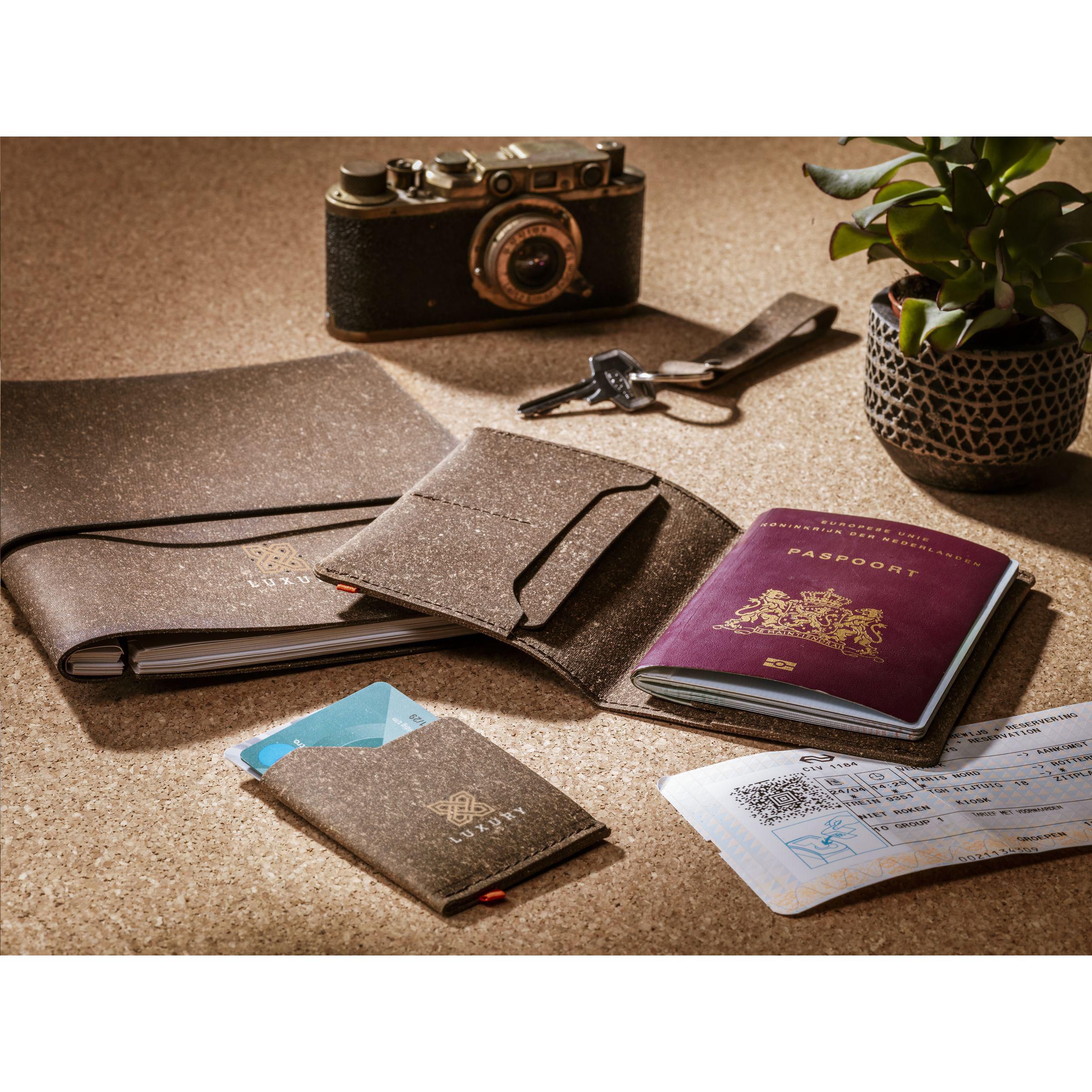 Recycled Leather Keyring - Pilt 7